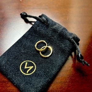 Mejuri 14K Gold Beaded Huggie Hoops